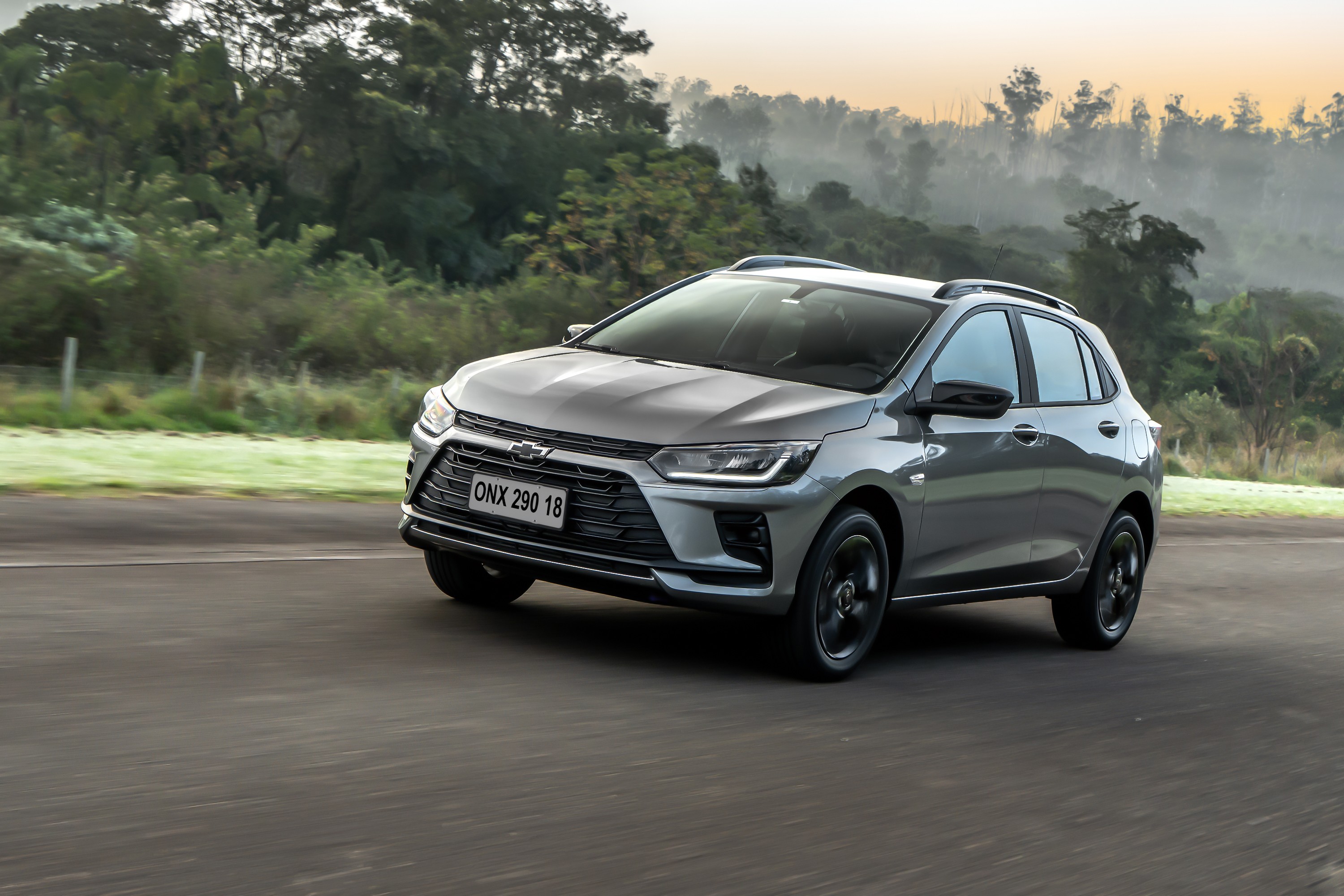Chevrolet Onix e Onix Plus 2027 estreiam com motor a etanol e vers&atilde;o Activ est&aacute; de volta