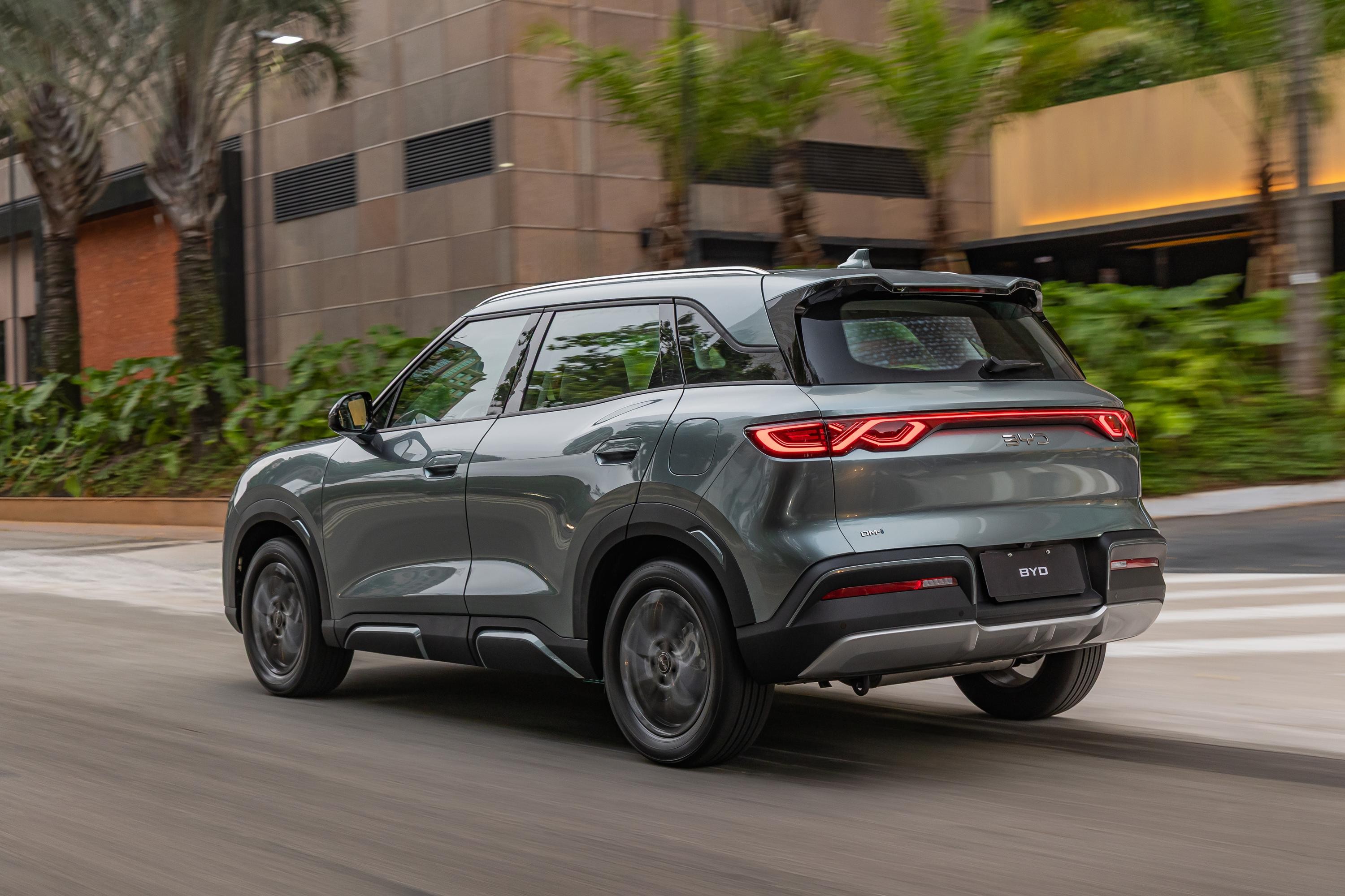 BYD Atto 2 é híbrido plug-in flex por menos de R$ 150.000, mas esconde consumo