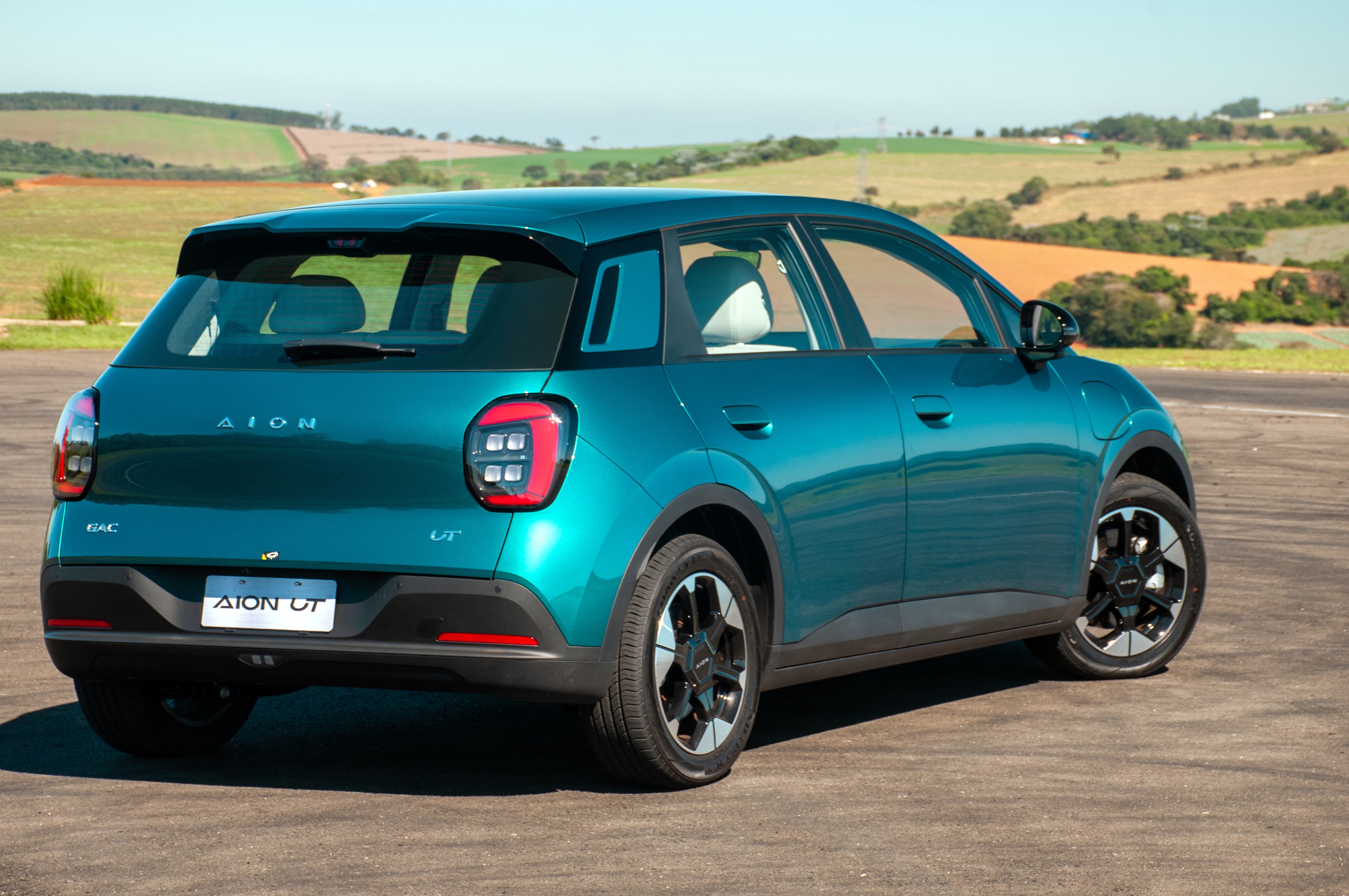 GAC Aion UT usa motor e espaço de SUV grande contra BYD Dolphin e Geely EX2 por R$ 139.990