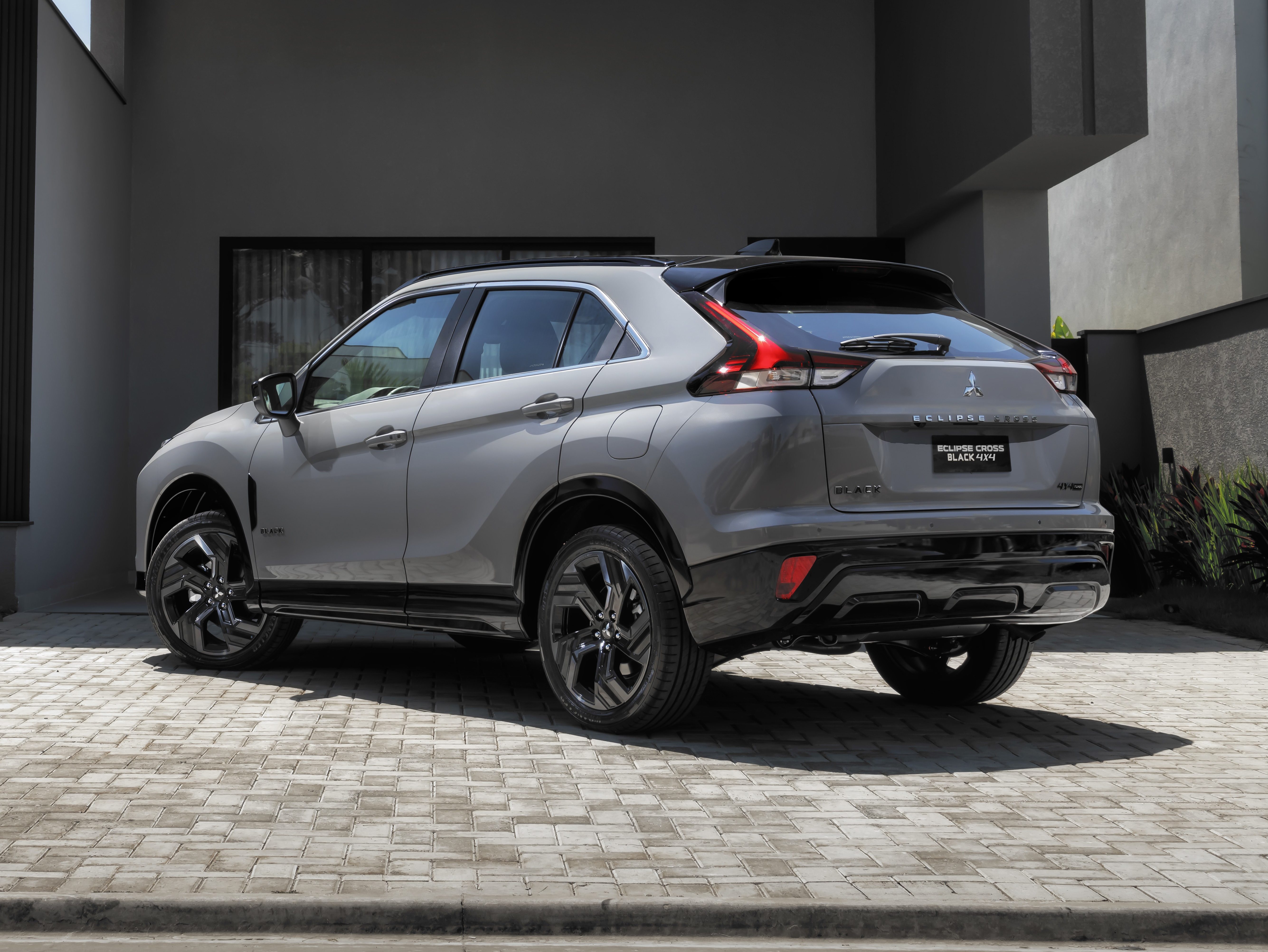 Mitsubishi Eclipse Cross Black fica R$ 55.000 mais barato e já está em 2027