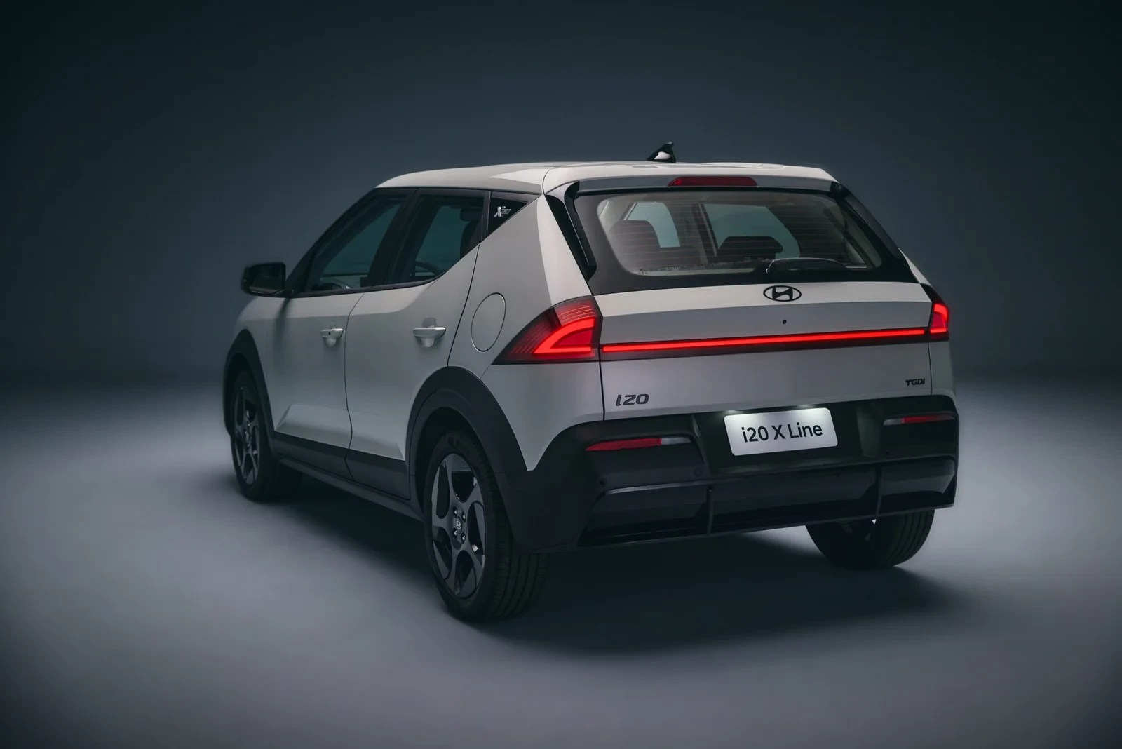 Hyundai i20 X Line cobra R$ 128.990 por visual escurecido e tem produção limitada