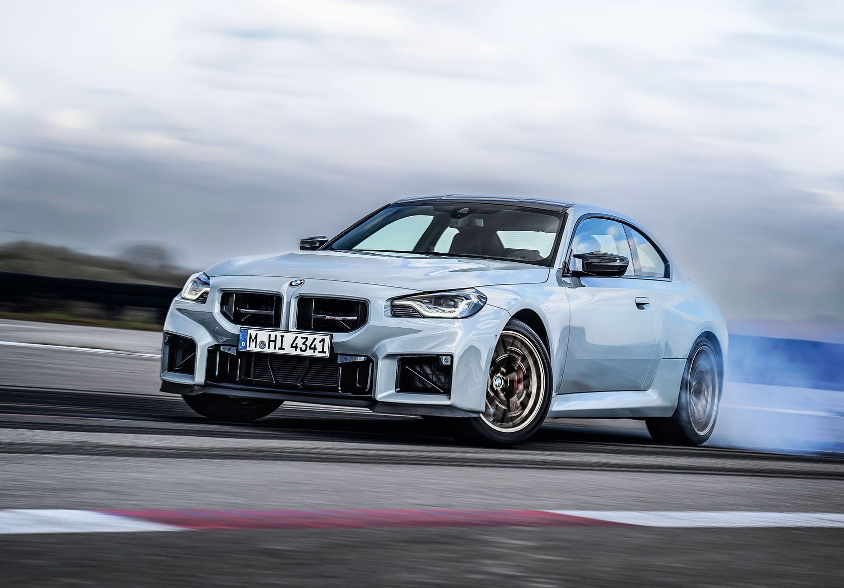 BMW M2 CS eleva seu patamar nas pistas com 530 cv e freios de carbono
