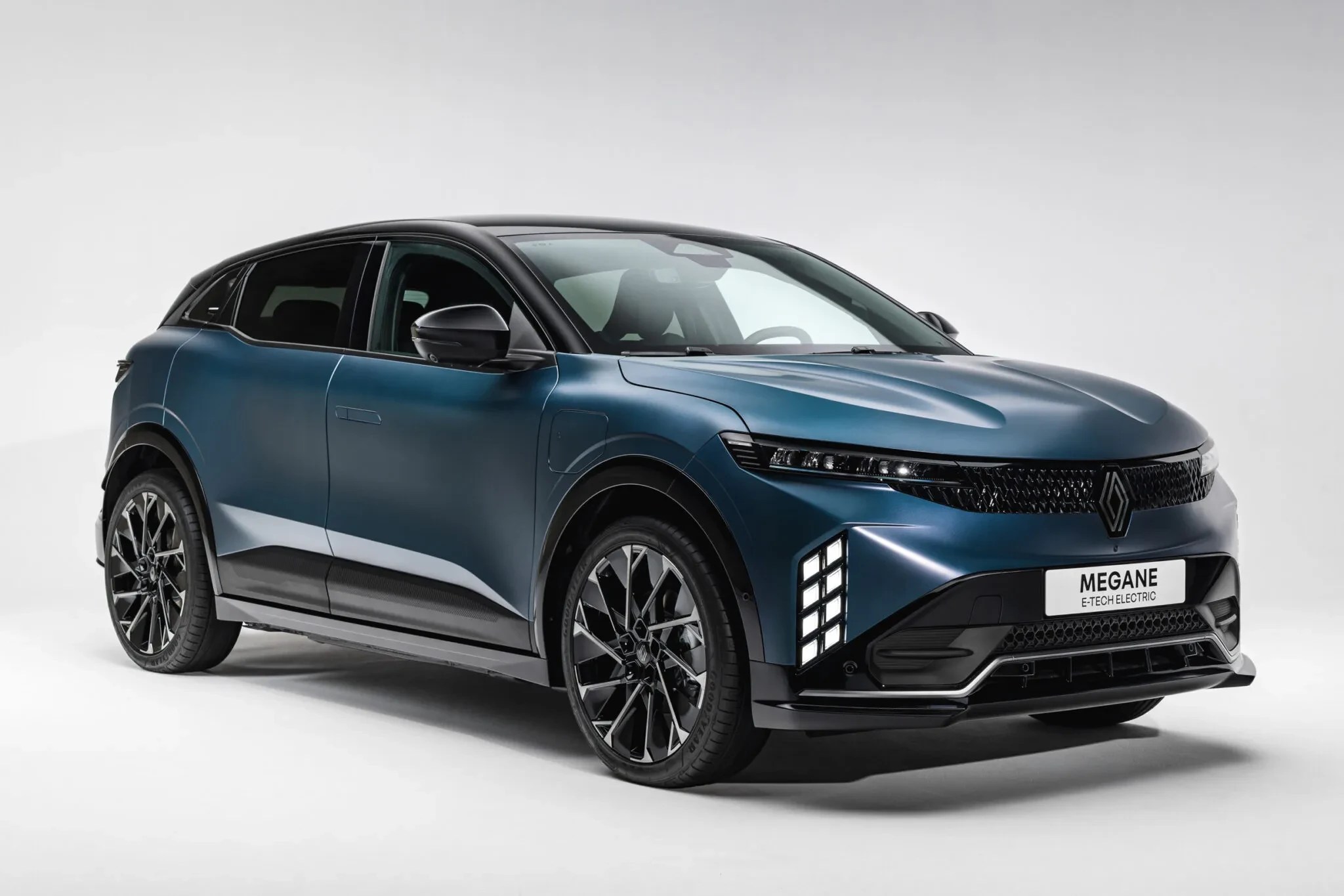 Renault Megane E-Tech 2027 ganha novo design e promete até 499 km de autonomia