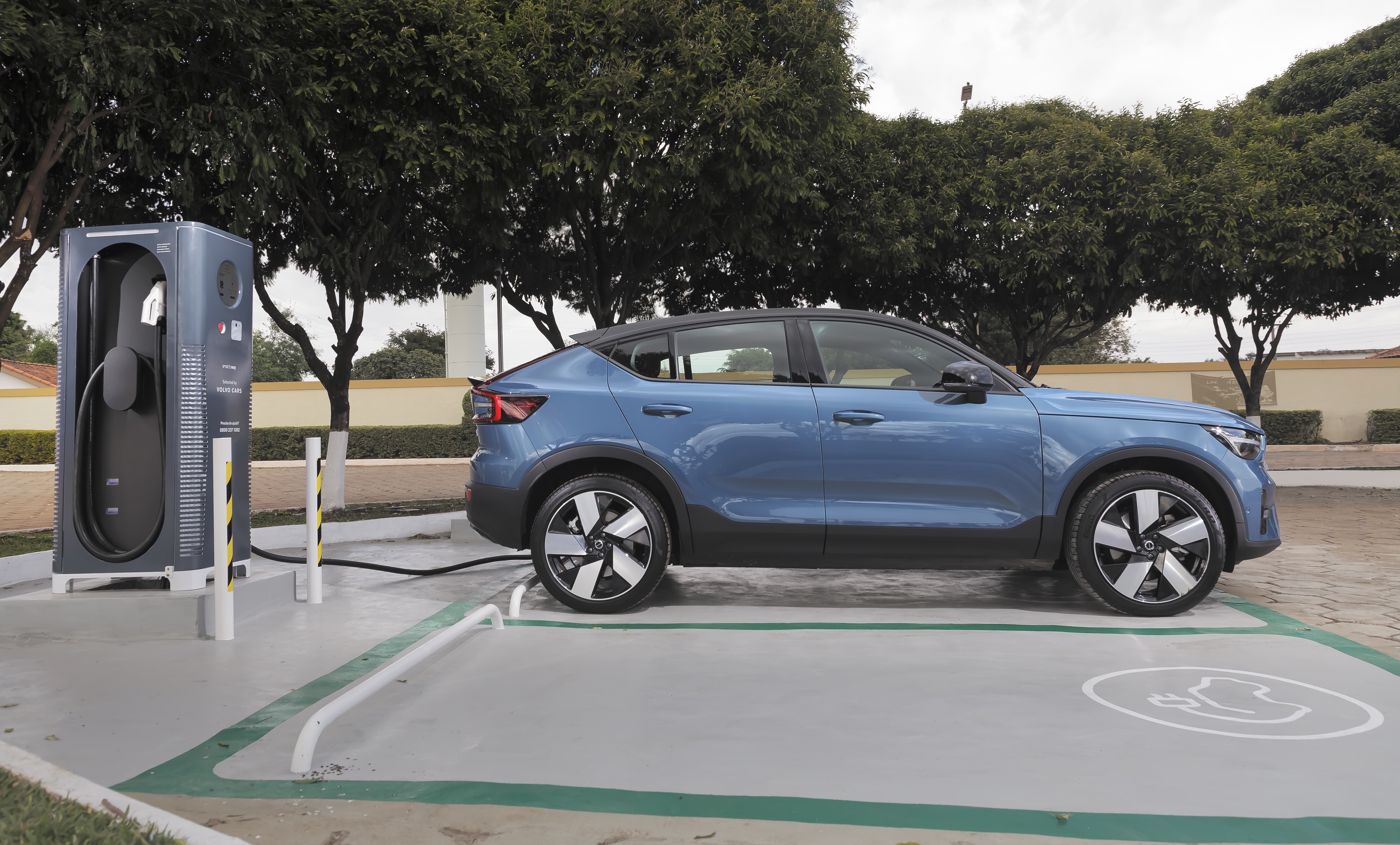 Eletroposto de carga rápida da Volvo em Avaré (SP)