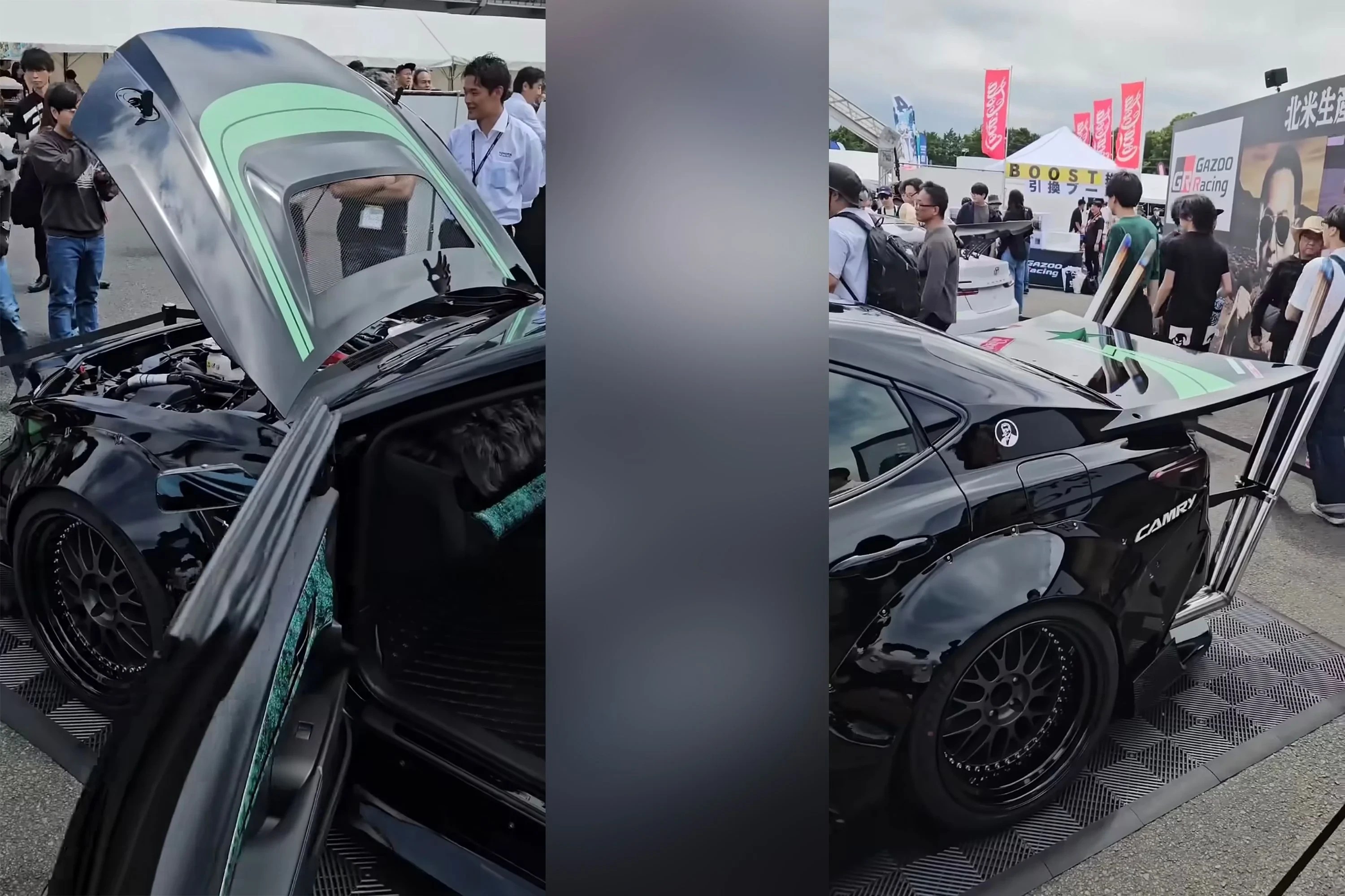 Carro preto modificado com capô aberto e detalhes verdes, exibido em evento automotivo com pessoas ao redor. O veículo possui rodas pretas, para-lamas alargados e um grande aerofólio traseiro com suportes metálicos. No fundo, tendas e banners de patrocinadores.