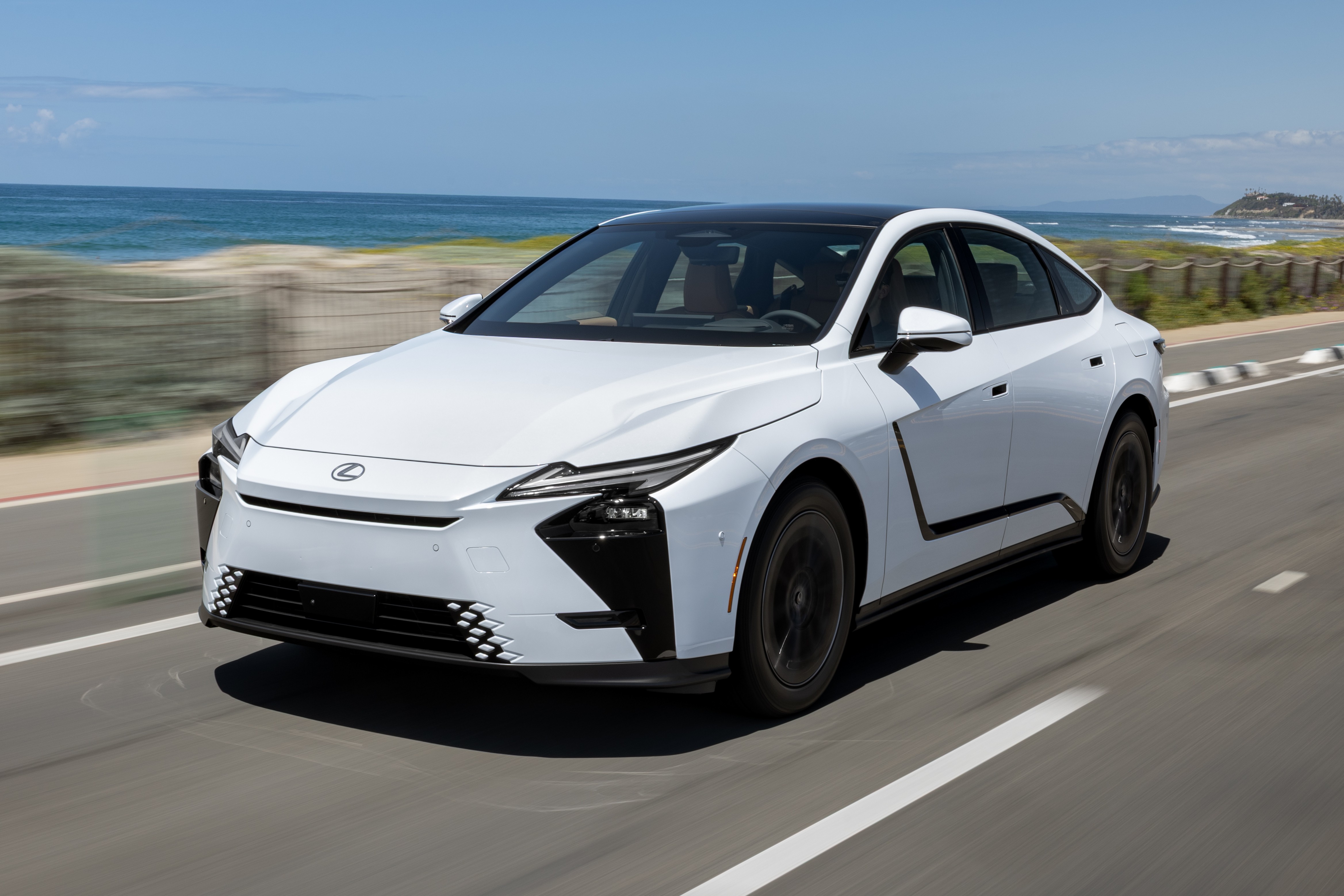 Novo Lexus ES híbrido entra em pré-venda no Brasil por R$ 399.990