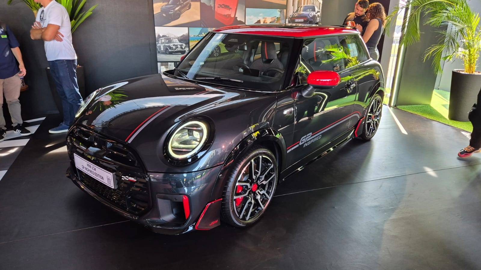Mini JCW GP Inspired carrega visual inspirado no automobilismo em edição limitada