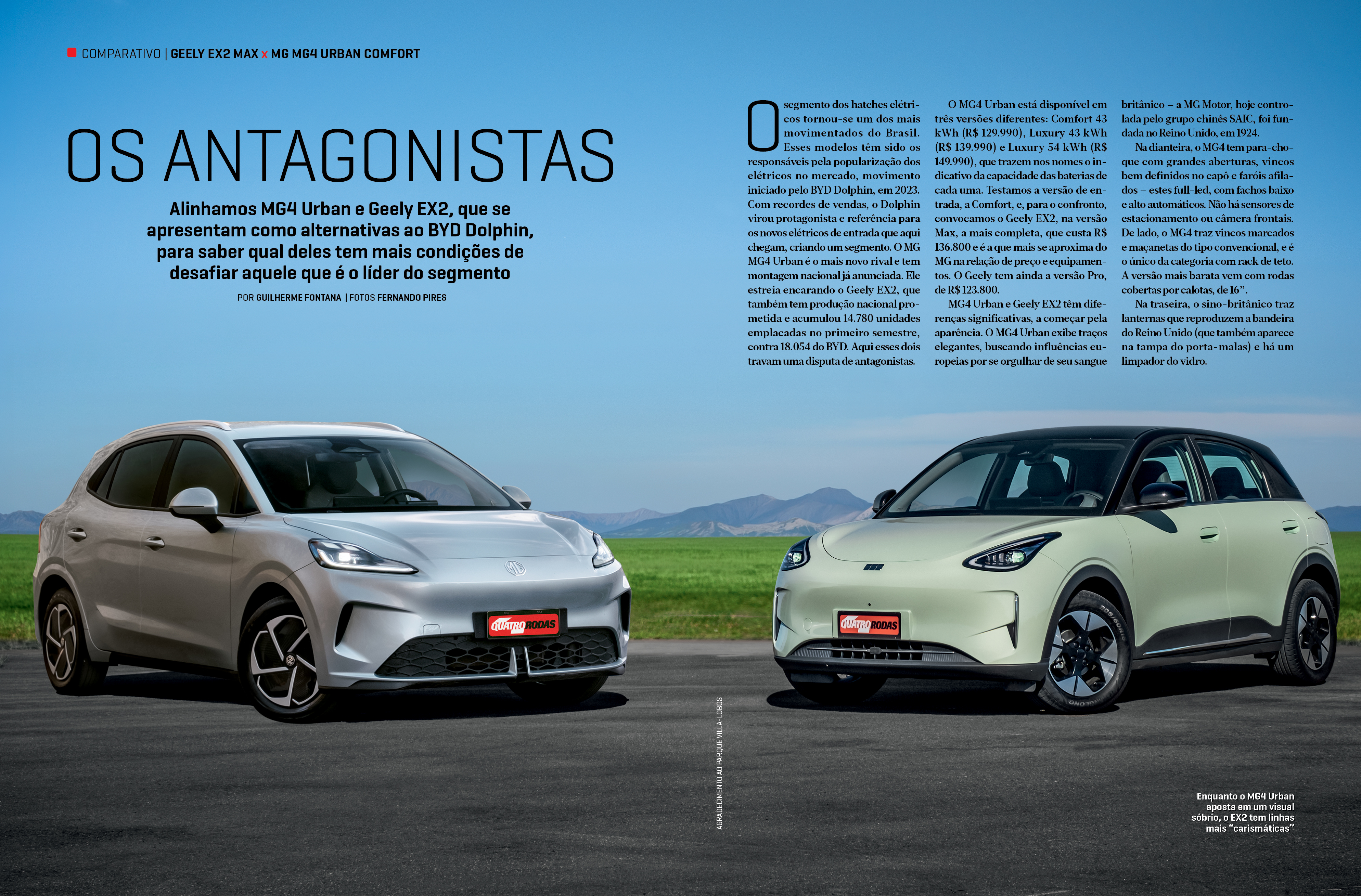 Dois carros compactos, um cinza-prata e outro creme, estacionados lado a lado em uma pista de asfalto, com montanhas e céu azul ao fundo. O carro cinza está à esquerda, e o creme à direita. Ambos têm placas vermelhas com o logo Quatro Rodas. O texto da revista compara os modelos MG4 Urban e Geely EX2.