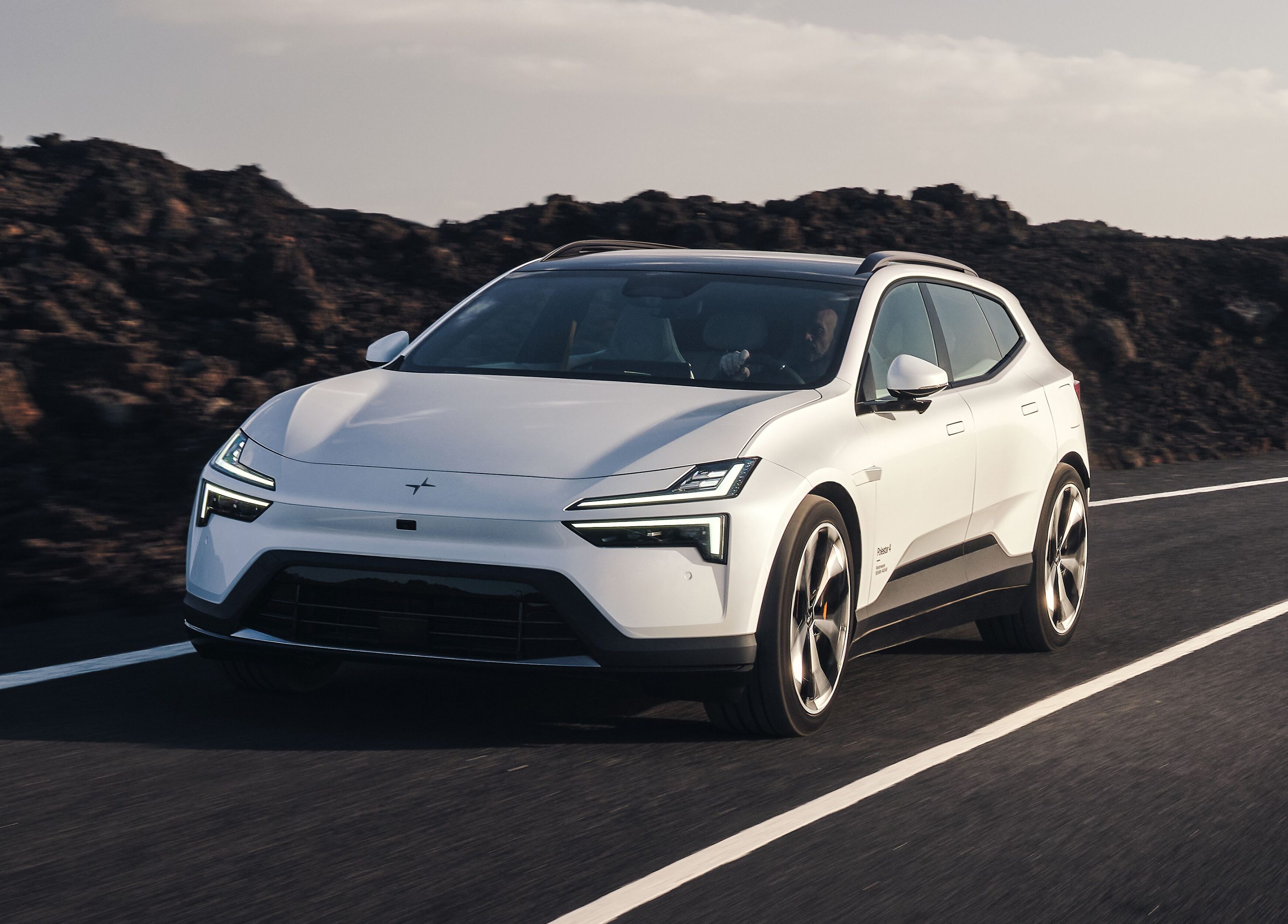 Polestar 4 SUV tem jeito de perua e dispensa tecnologia polêmica