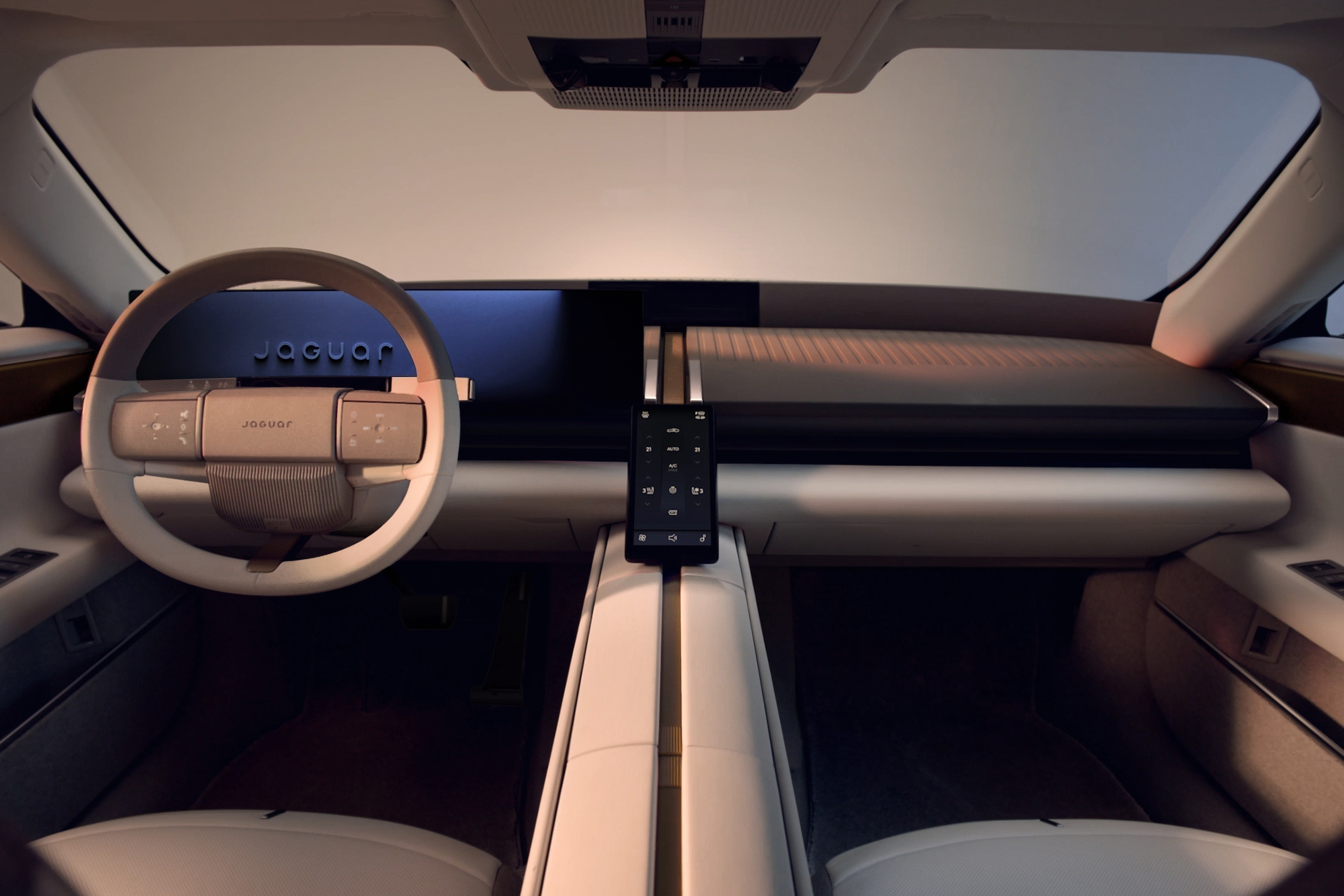 Interior de um carro moderno com volante bege claro e o nome Jaguar iluminado em azul no painel. Um controle remoto preto vertical está no console central, entre os assentos. O ambiente é futurista e minimalista, com tons neutros e iluminação suave